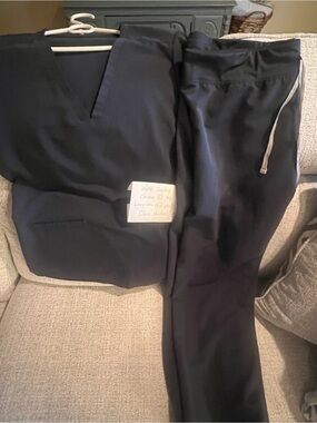 Figs Women's Dark Harbor Set Casma L Top and Livingston L pants.